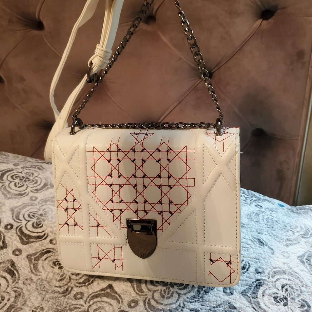 Embroidered bag - Picture 2 of 4